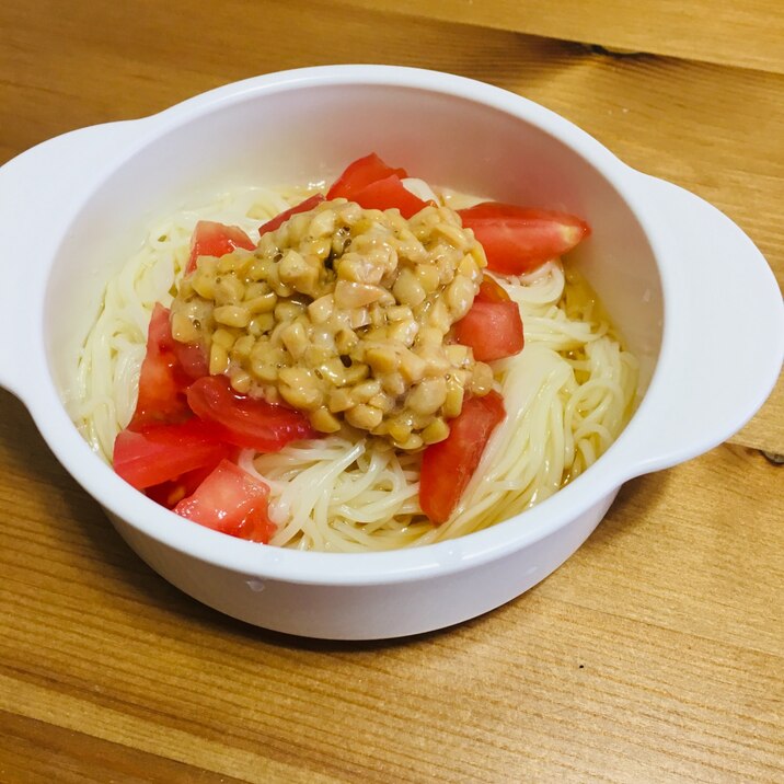 ２歳のお昼ご飯☆納豆とトマトのそうめん